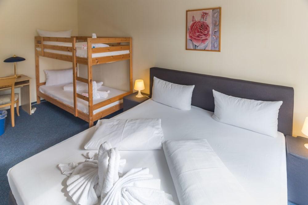 Hotel Comenius Berlin Exterior photo
