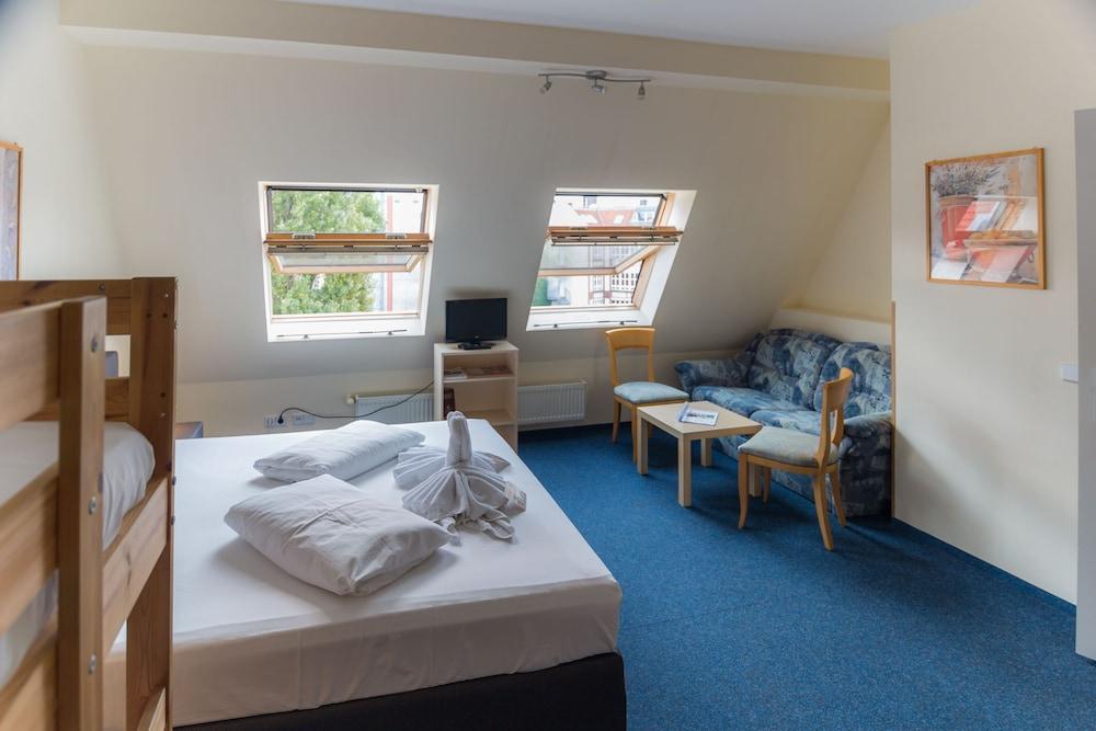 Hotel Comenius Berlin Exterior photo
